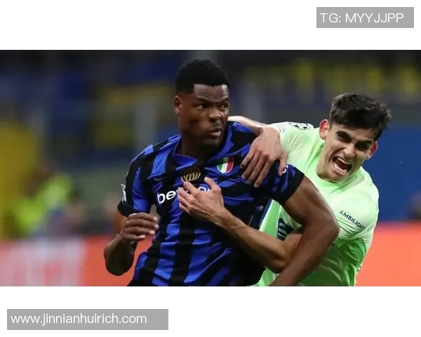 英超两强盯上邓弗里斯解约金高达2500万欧元